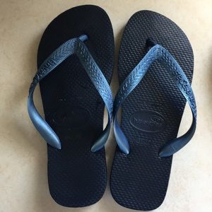 Women’s Barely Worn Havaianas Navy Blue Sz USA 6